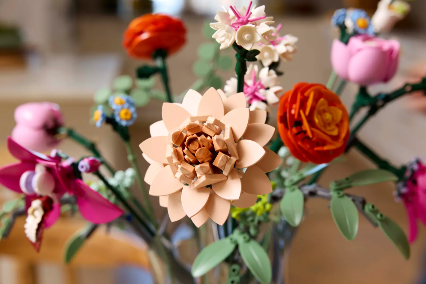 LEGO Pretty Pink Flower Bouquet set featuring various colorful flowers and green leaves in a decorative arrangement.