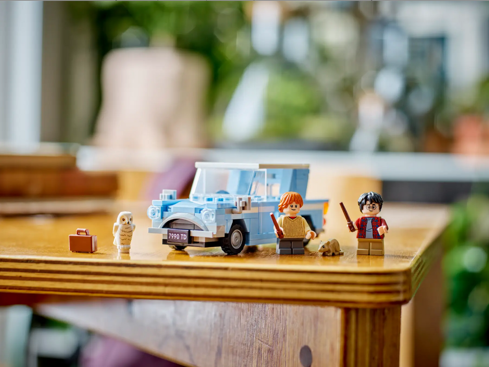 LEGO Harry Potter Flying Ford Anglia set featuring Harry Potter and Ron Weasley minifigures, along with a small creature and accessories.
